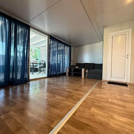 Purple & Violet Вилла